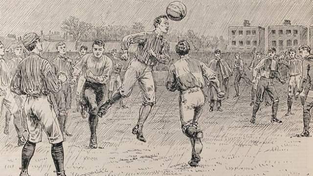 Lịch sử bóng đá phát triển qua các thời kỳ như thế nào?
